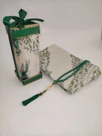 Box cadeau composé de tapis de prière+ chapelet en graine  - Photo 4
